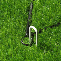 The Christmas rooster can be fixed to the ground.